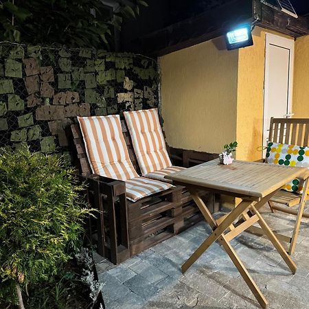 רוסה Danube Rose Cottage מראה חיצוני תמונה